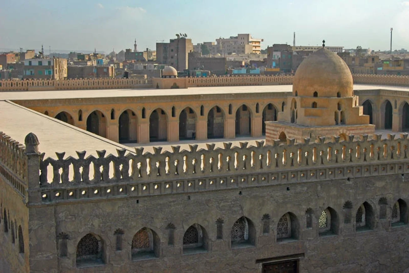 Guida Completa alla Moschea di Ibn Tulun: Storia e Curiosità